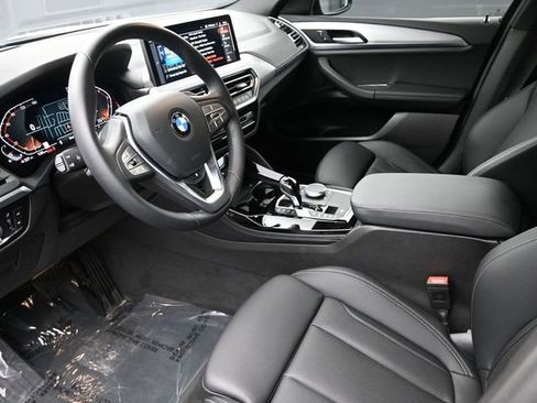 Used 2025 BMW X4 xDrive30i w/ Premium Package image 17