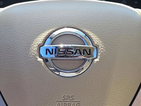 Used 2014 Nissan Rogue SV w/ SV Family Package FWD image 11