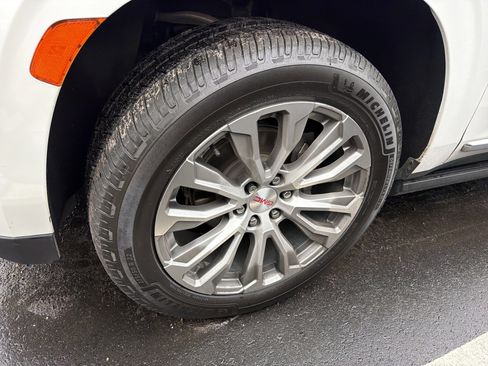 Used 2021 GMC Yukon XL Denali w/ Denali Premium Package image 12