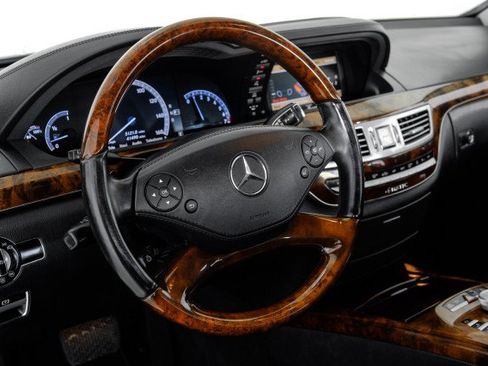 Used 2013 Mercedes-Benz S 550 4MATIC image 13