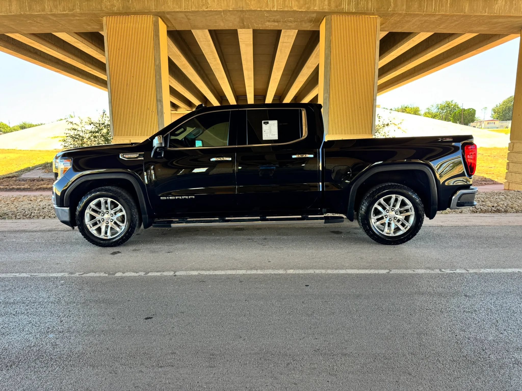 Used 2021 GMC Sierra 1500 SLT AWD/4WD image 6