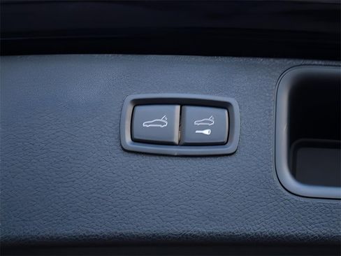 Used 2025 Porsche Macan S image 17