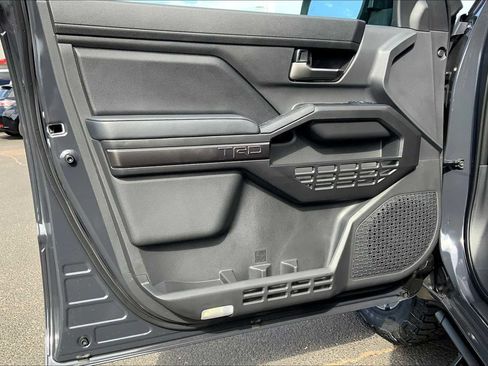 Used 2025 Toyota Tacoma TRD Sport w/ TRD Sport Premium Package image 10