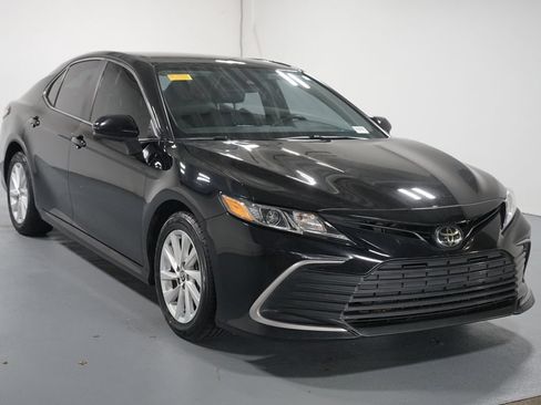 Used 2024 Toyota Camry LE FWD image 3