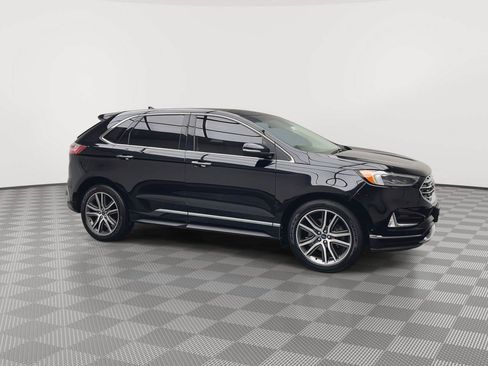 Used 2019 Ford Edge Titanium w/ Equipment Group 301A AWD/4WD image 46