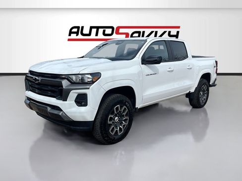 Used 2024 Chevrolet Colorado Z71 w/ Safety Package image 3