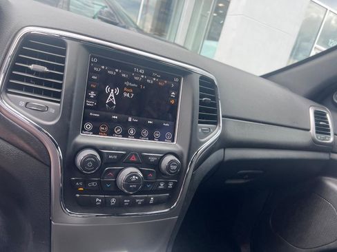 Used 2018 Jeep Grand Cherokee Altitude AWD/4WD image 10