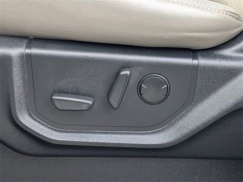 Used 2019 Ford F150 Lariat w/ Max Trailer Tow Package image 19