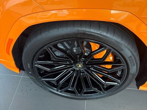 Used 2025 Lamborghini Urus SE AWD/4WD image 9