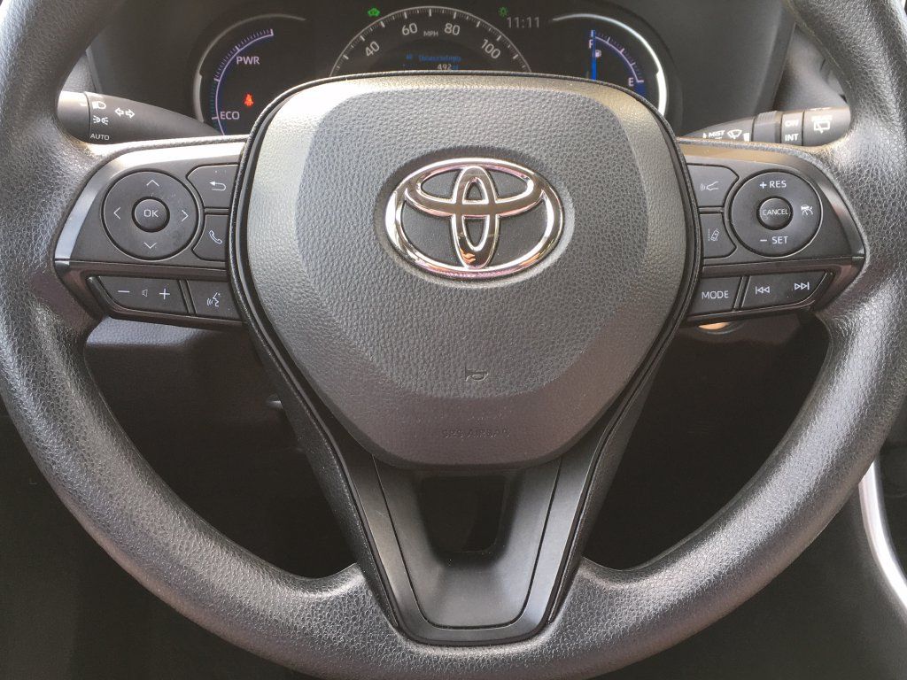 Used 2025 Toyota RAV4 XLE AWD/4WD image 14