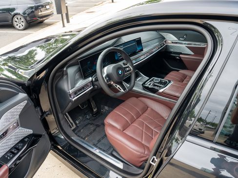 Used 2023 BMW 760i xDrive AWD/4WD image 13