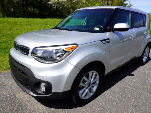 Used 2019 Kia Soul + image 4