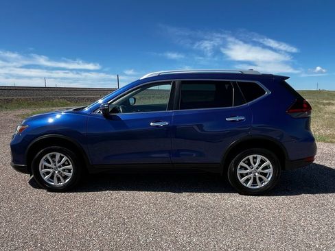 Used 2019 Nissan Rogue SV AWD/4WD image 2