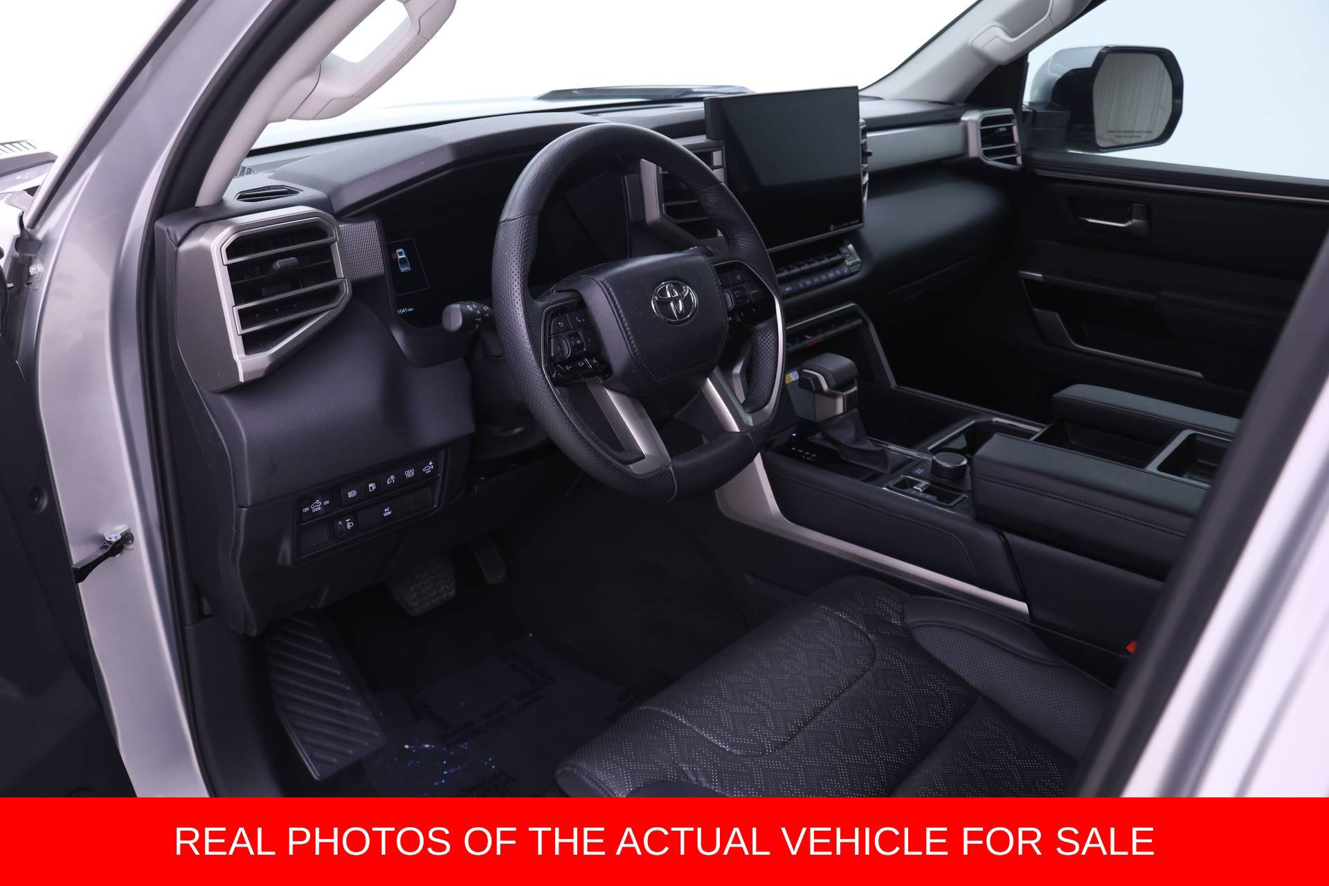 Used 2024 Toyota Tundra Limited w/ Power Package AWD/4WD image 3