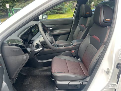 New 2025 Nissan Kicks SR w/ SR Premium Package image 13