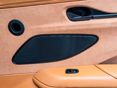 Used 2025 Aston Martin V8 Vantage image 33