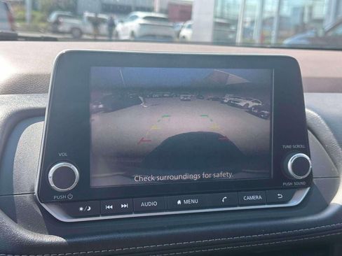 Used 2023 Nissan Rogue S image 27