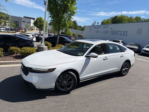 Used 2023 Honda Accord EX image 4