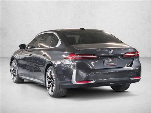 Used 2026 BMW 530i w/ Premium Package RWD image 7