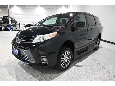 Used 2019 Toyota Sienna XLE FWD image 10