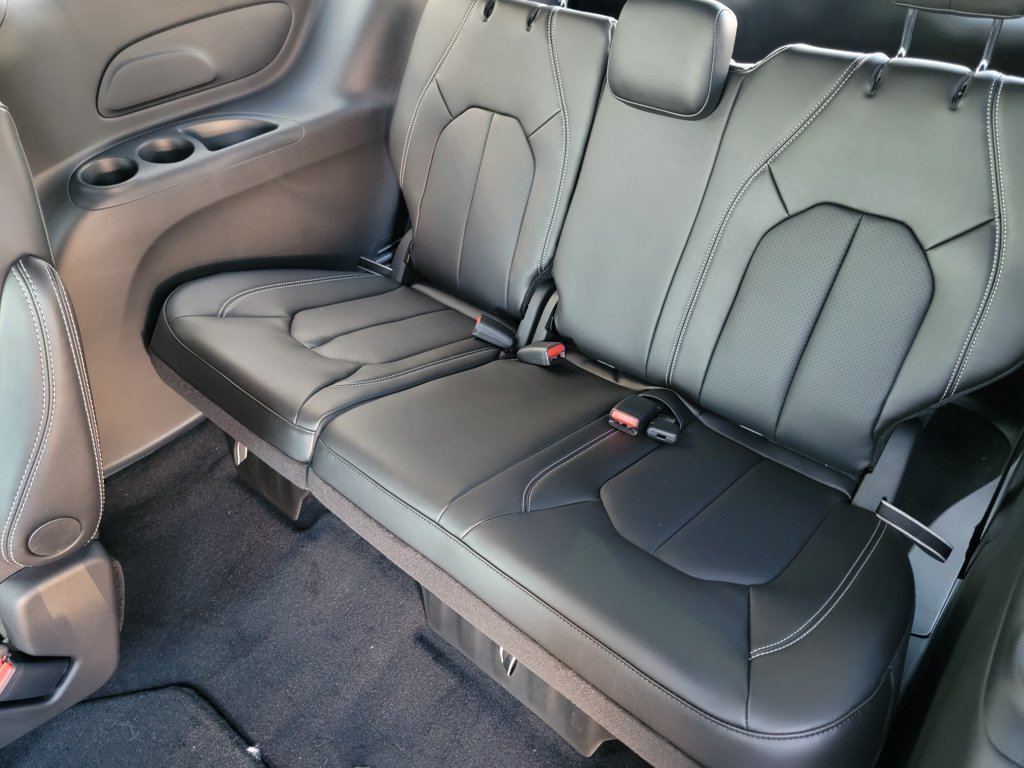 New 2026 Chrysler Pacifica Select FWD image 13