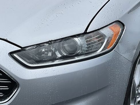 Used 2016 Ford Fusion SE FWD image 33
