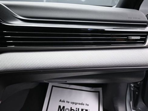 Used 2025 Toyota Camry SE w/ Convenience Package image 36