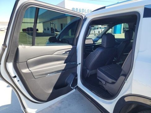New 2026 Chevrolet Traverse High Country w/ LPO, Floor Liner Package image 23