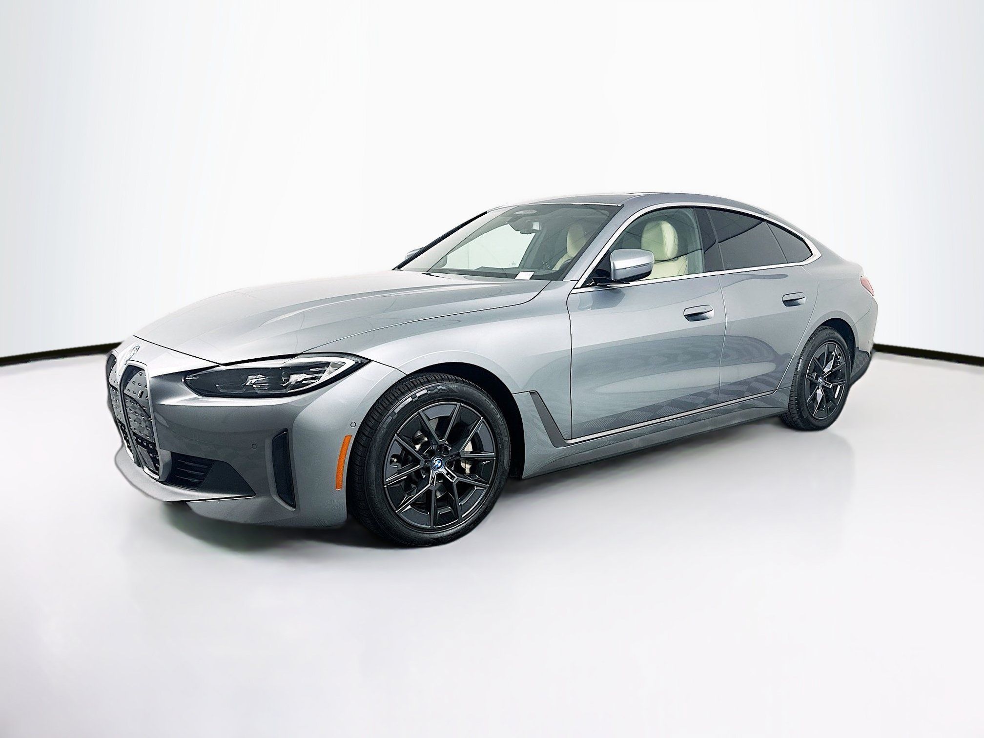 Used 2024 BMW i4 eDrive35 w/ Premium Package RWD image 3