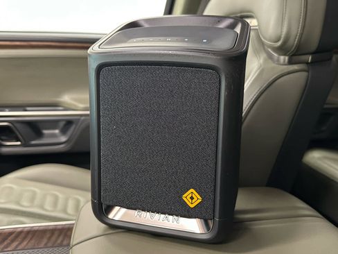 Used 2024 Rivian R1S Adventure image 31