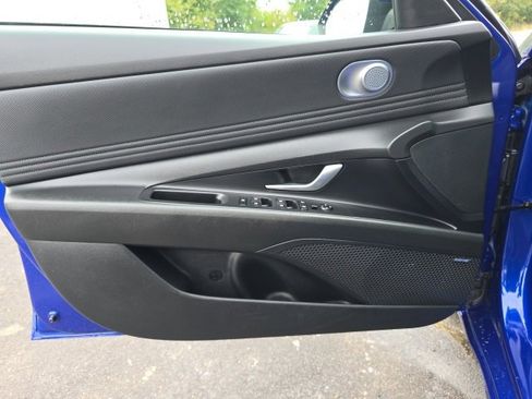 Used 2024 Hyundai Elantra Limited image 28