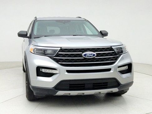 Used 2023 Ford Explorer XLT w/ Equipment Group 202A image 2