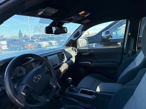 Used 2021 Toyota Tacoma TRD Off-Road image 4