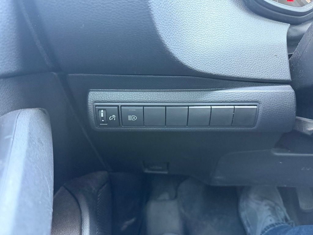 Used 2021 Toyota Corolla LE FWD image 25
