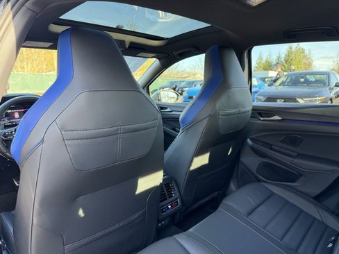 Used 2024 Volkswagen Golf R 2.0T image 31