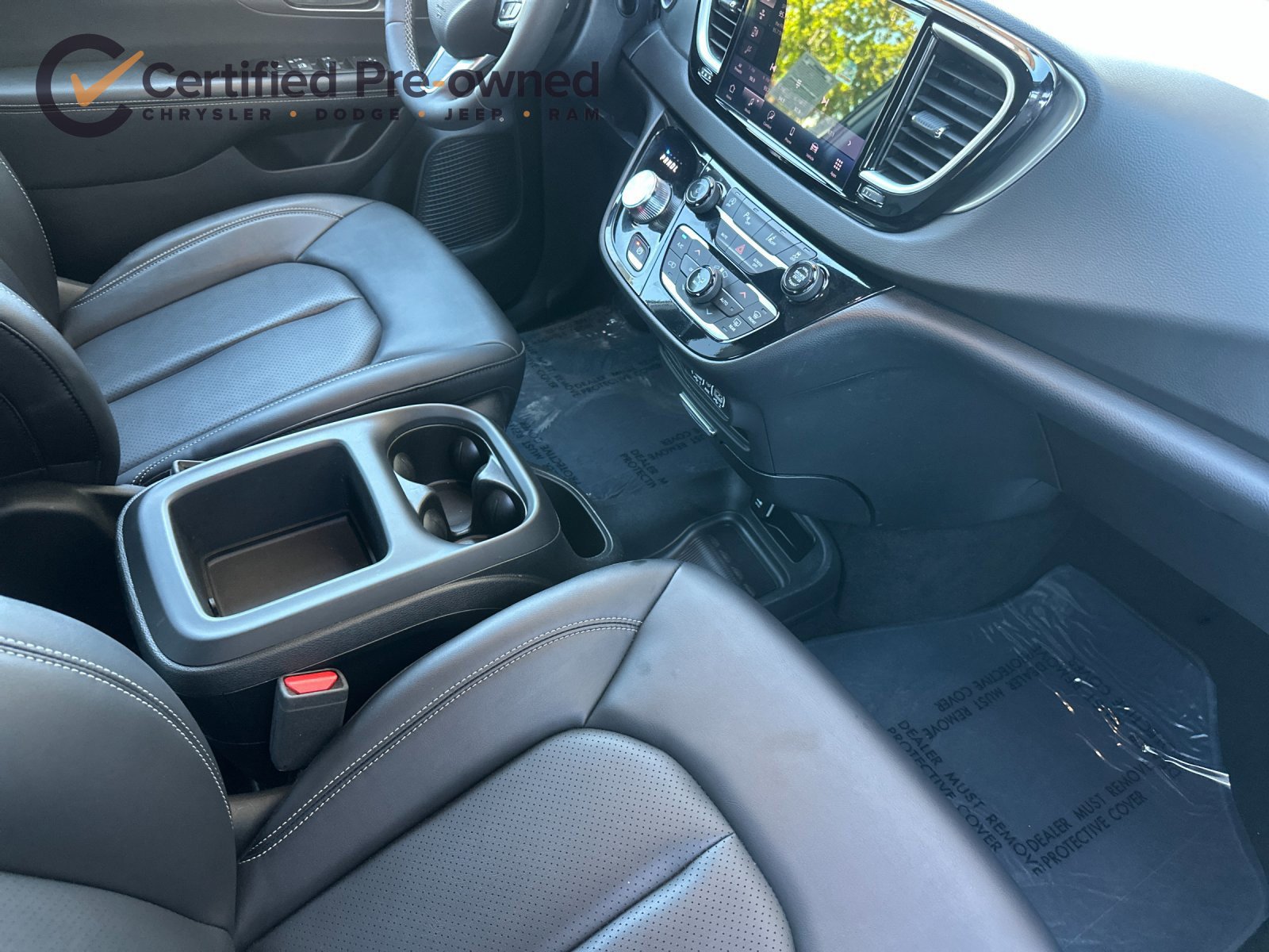 Used 2025 Chrysler Pacifica Select FWD image 18