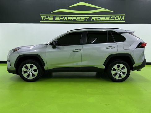 Used 2021 Toyota RAV4 LE FWD image 6