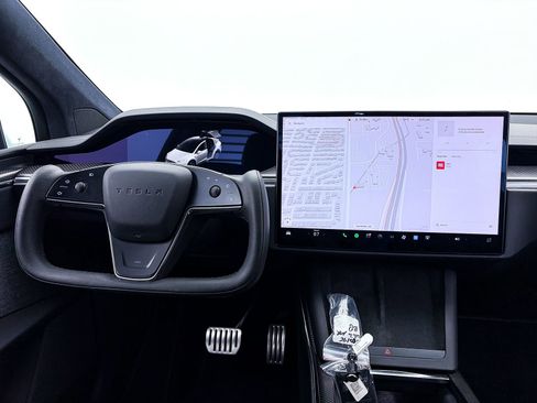 Used 2022 Tesla Model X Plaid image 3