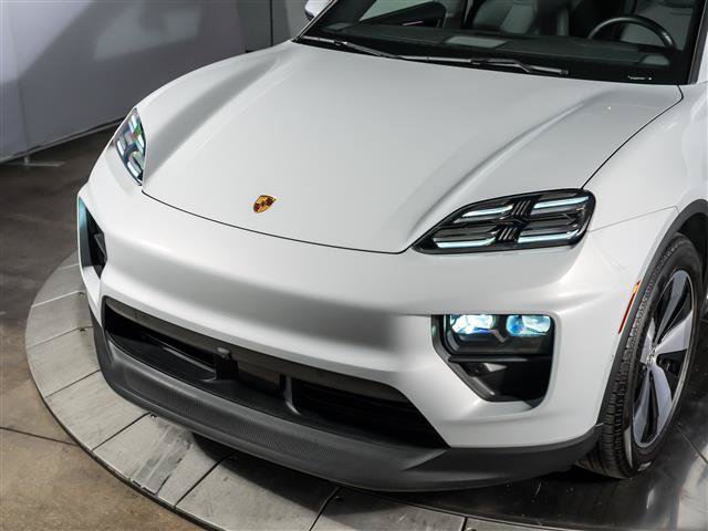 Used 2026 Porsche Macan Electric RWD image 11