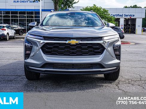 Used 2025 Chevrolet Trax LT w/ LT Convenience Package FWD image 12