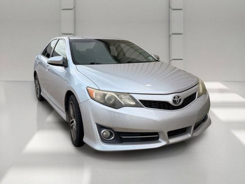 Used 2013 Toyota Camry SE FWD image 3
