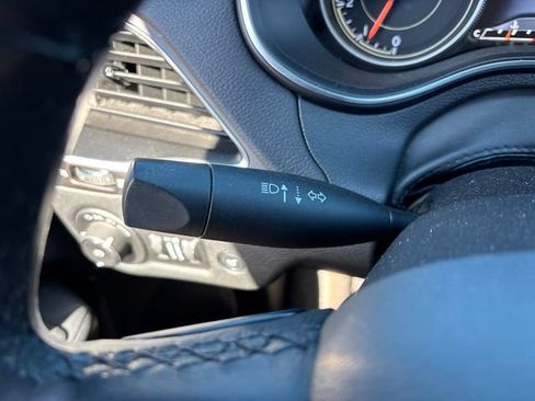 Used 2019 Jeep Cherokee Trailhawk AWD/4WD image 21