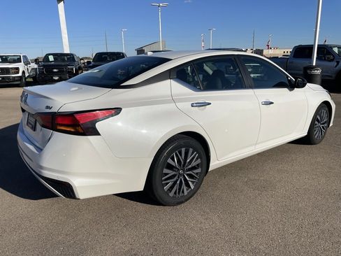 Used 2024 Nissan Altima 2.5 SV image 4