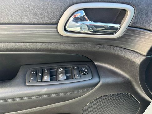 Used 2020 Jeep Grand Cherokee Altitude AWD/4WD image 20