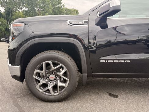 New 2025 GMC Sierra 1500 SLE w/ Preferred Package image 19