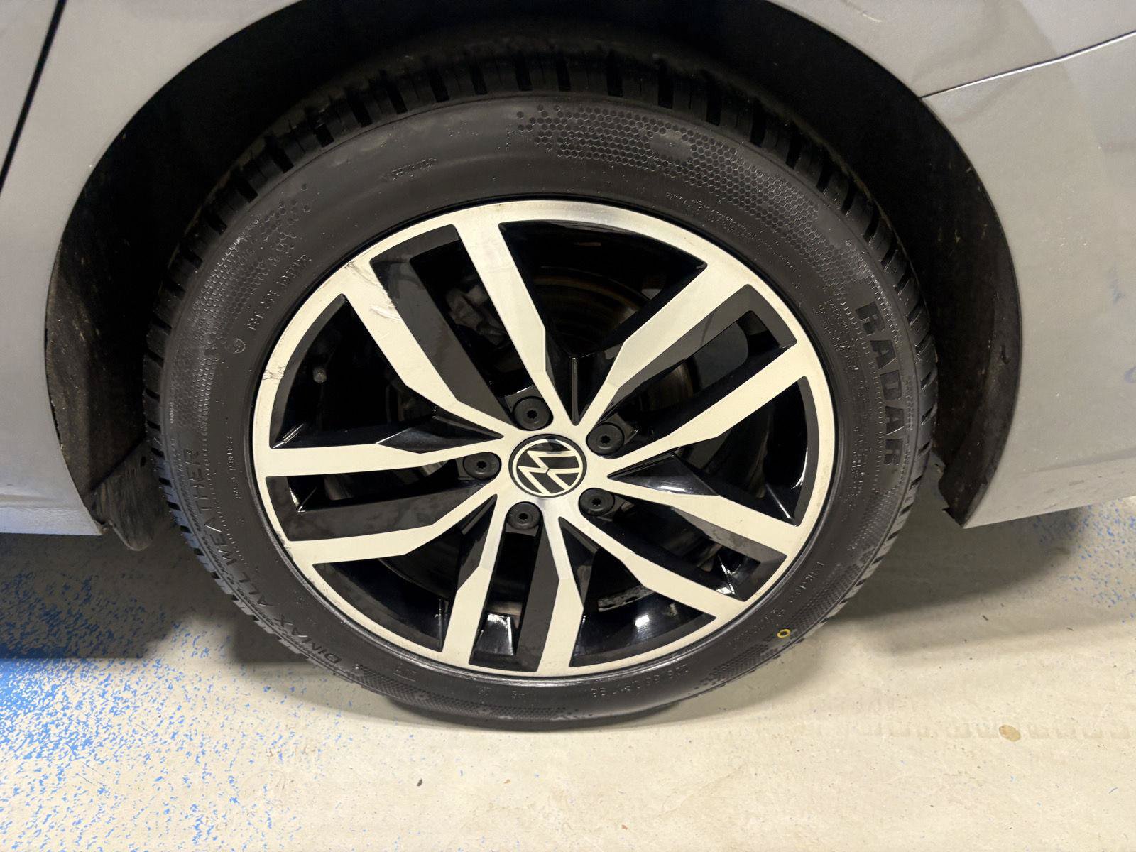 Used 2025 Volkswagen Jetta SE FWD image 14