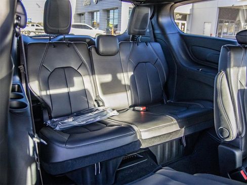 New 2026 Chrysler Pacifica Select w/ S Appearance Package image 23