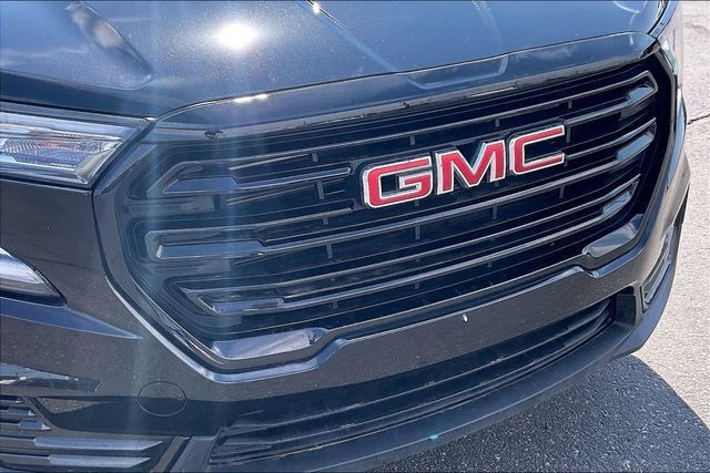 Used 2024 GMC Terrain SLE w/ Elevation Edition FWD image 30