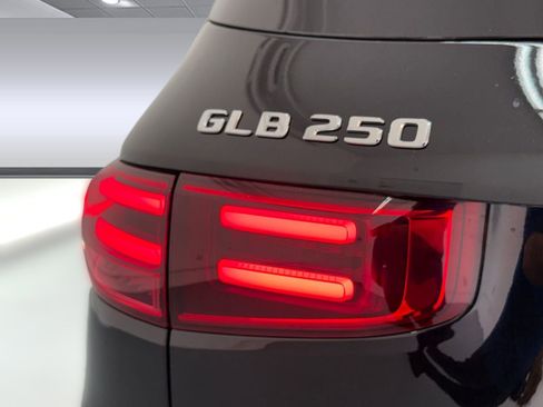 New 2026 Mercedes-Benz GLB 250 image 9