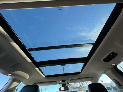 Used 2020 Chrysler Pacifica Limited image 22